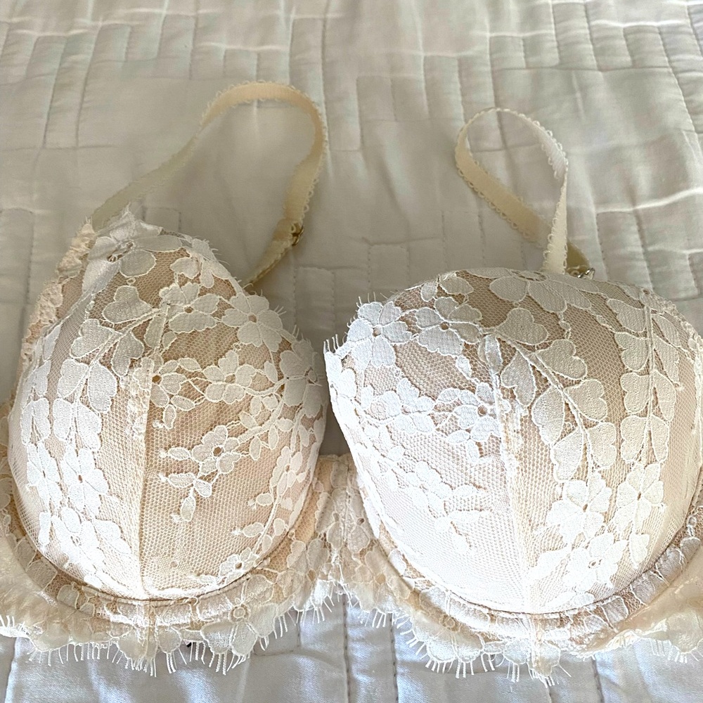 Victoria’s Secret Dream Angels Lace Lined Demi Bra.  Cream 36B.  Never Worn!